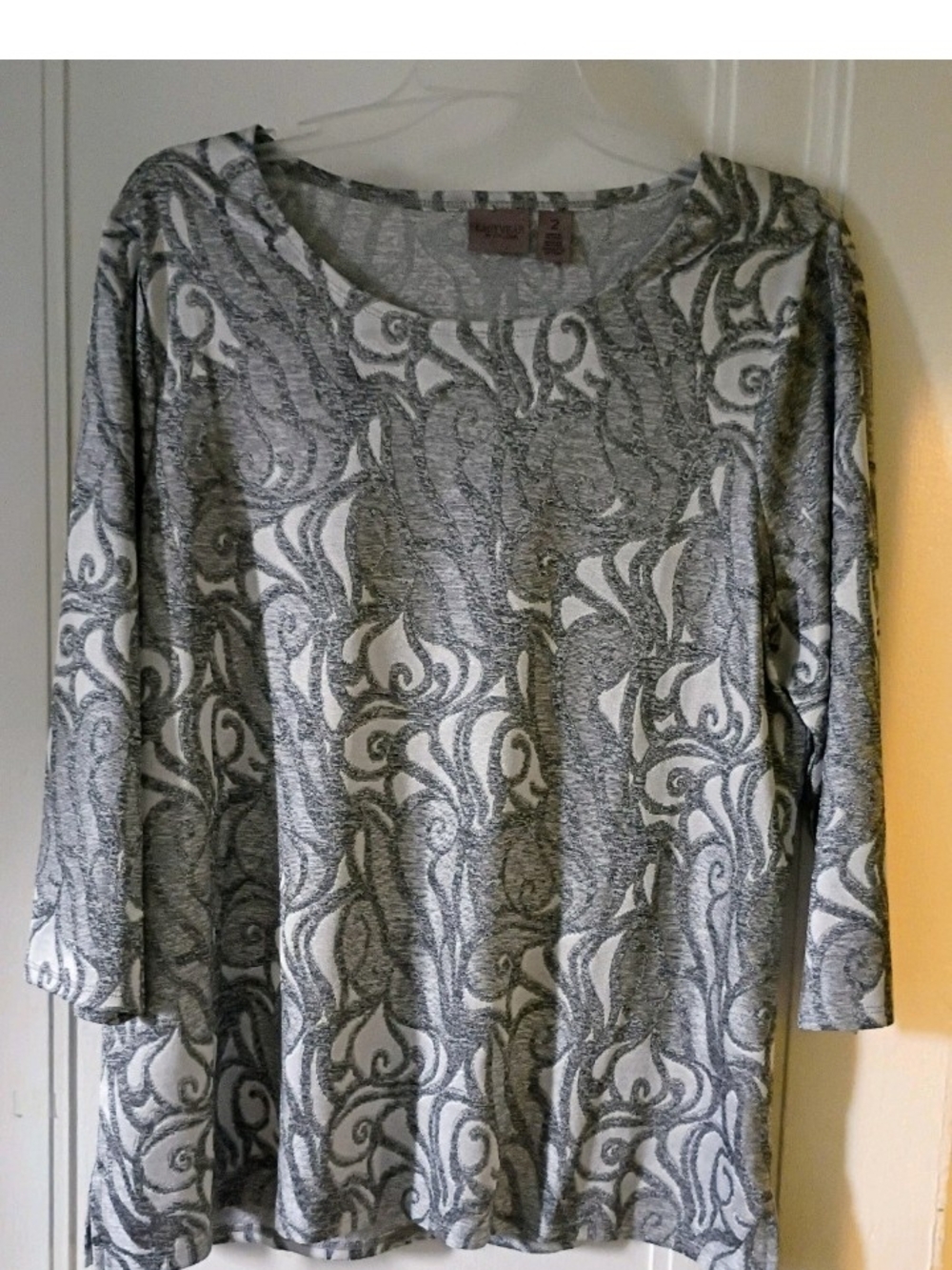 Chico's Women's Gray & White Swirl-Pattern Long Sleeve Tee